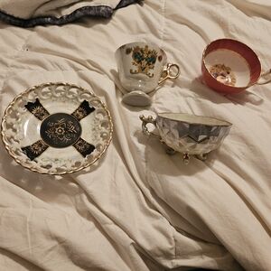 Vintage tea cups and saucer